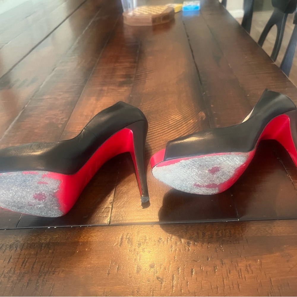 - Christian Louboutin red toes - Picture 8 of 8